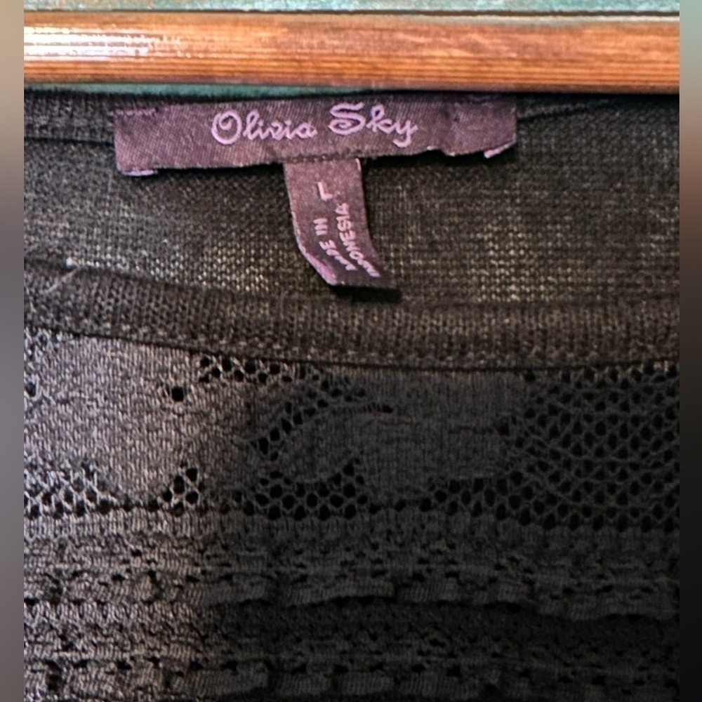 Olivia Sky light weight sweater. - Picture 4 of 6
